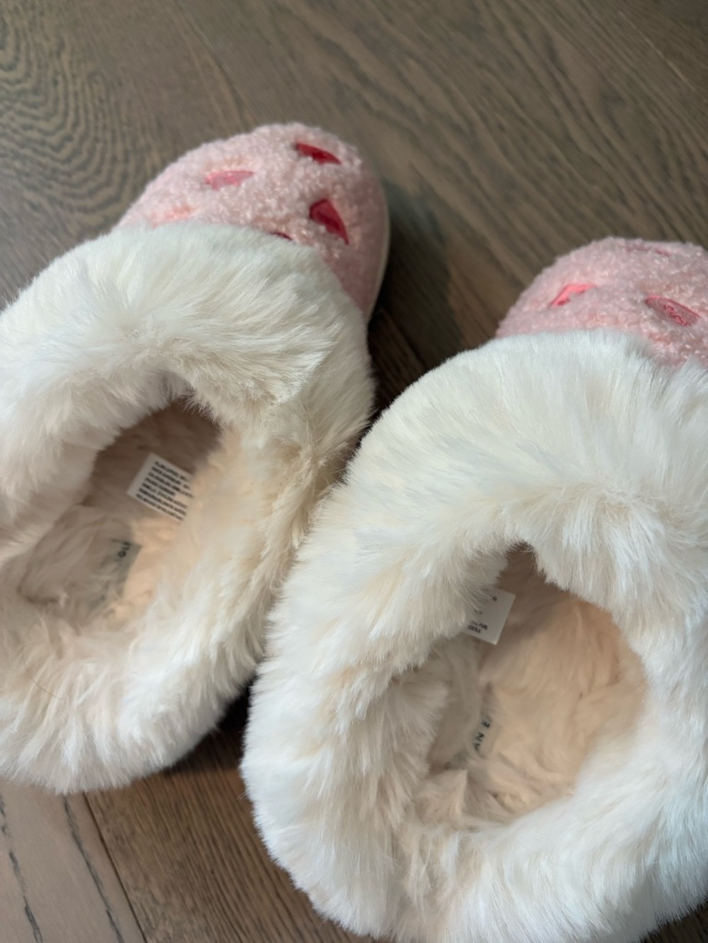 AE Candy Hearts Scuff Slipper - Picture 5 of 8